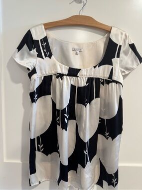 Walter Navy & White Scoop-Neck Short Sleeve Floral Blouse in 100% Silk Y2K